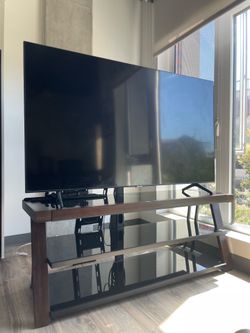 Samsung 65" 4K Smart TV & Harlowe 3-in-1 TV Stand Bundle - Great Condition!