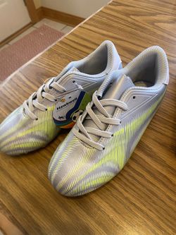 Hawkwell Boys/Girls Soccer Shoes Size 13 Brand New