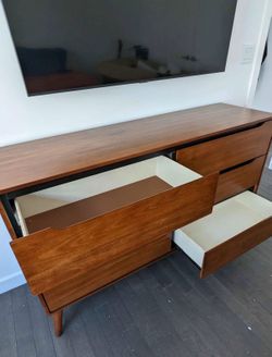 New 58’ Mcm dresser / free delivery