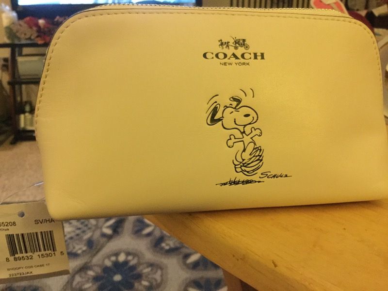 Snoopy - Peanuts Red White Chalk Brown Saddle NWT Limited Edition Coach Cosmetic Case