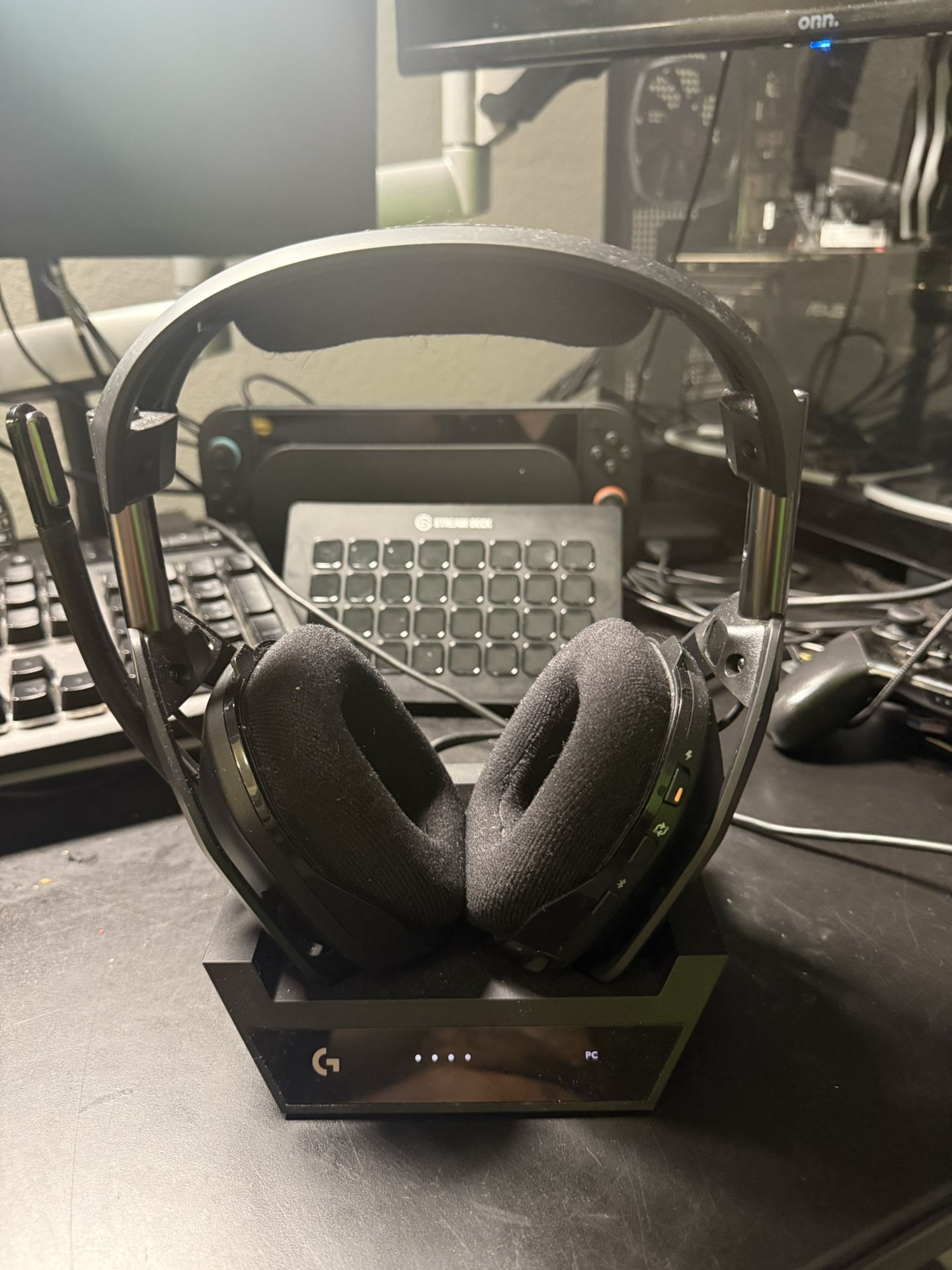 Logitech G Astro A50 X Omni-Platform Wireless Gaming Headset + Base Station for PS5, Xbox, PC: PLAYSYNC Video & Audio Switcher