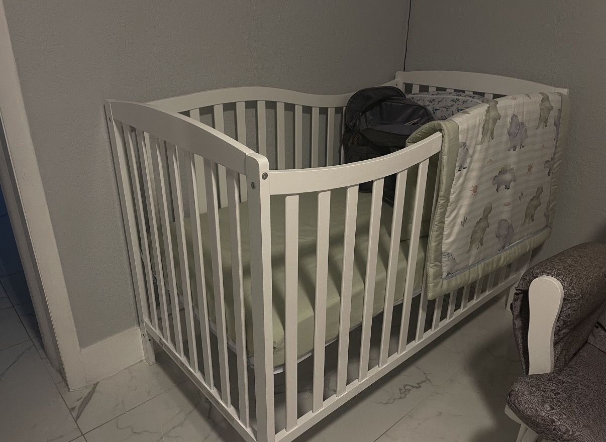 Crib/ Diaper Station/diaper Pail/bathtub/baby Carrier