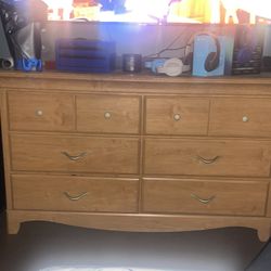 6 Drawer  Dresser Real Wood  Great Condition 