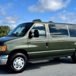 Ford E-150 Super-Duty Passenger Van 