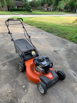 Husqvarna Self-Propelled Gas Lawn Mower (Briggs & Stratton)