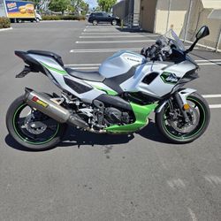 2024 Kawasaki Ninja 7