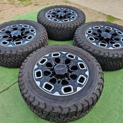 CHEVY SILVERADO/ GMC SIERRA 2500 WHEELS WITH NEW BF GOODRICH KO3’s 285/60R20 10ply