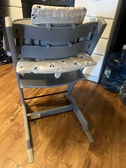 Stokke Tripp Trapp High Chair. Complete Bundle(cushion, Tray & Newborn Set)