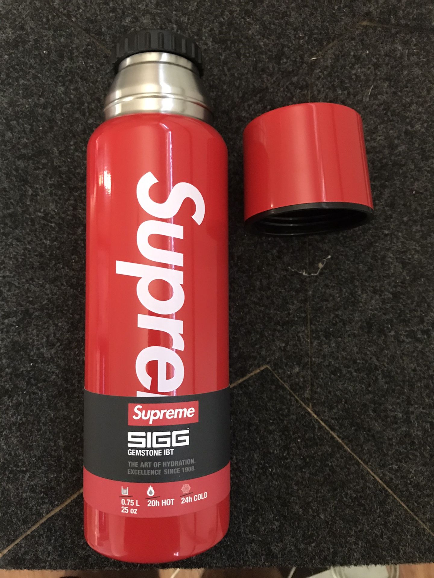 Supreme Sigg Thermal Red