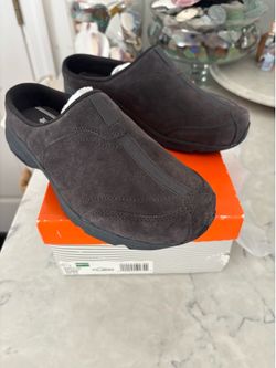 NEW~~EASY SPIRIT “ESALANNAH” SLIP ON SUEDE SHOE SIZE 8 1/2 W