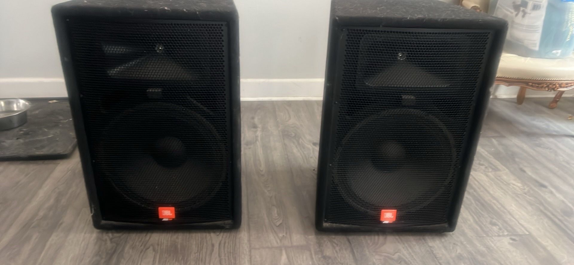 2 JBL main speakers and 2 peavy monitors