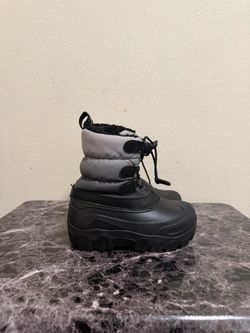members mark kids snowboots size 9/10