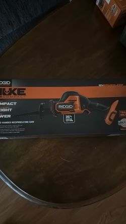 Rigid saw saw and battery