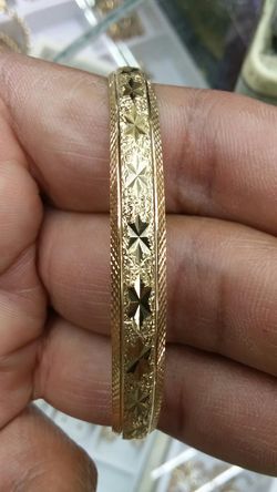 14k Gold diamond cut bangle 10.4 grams