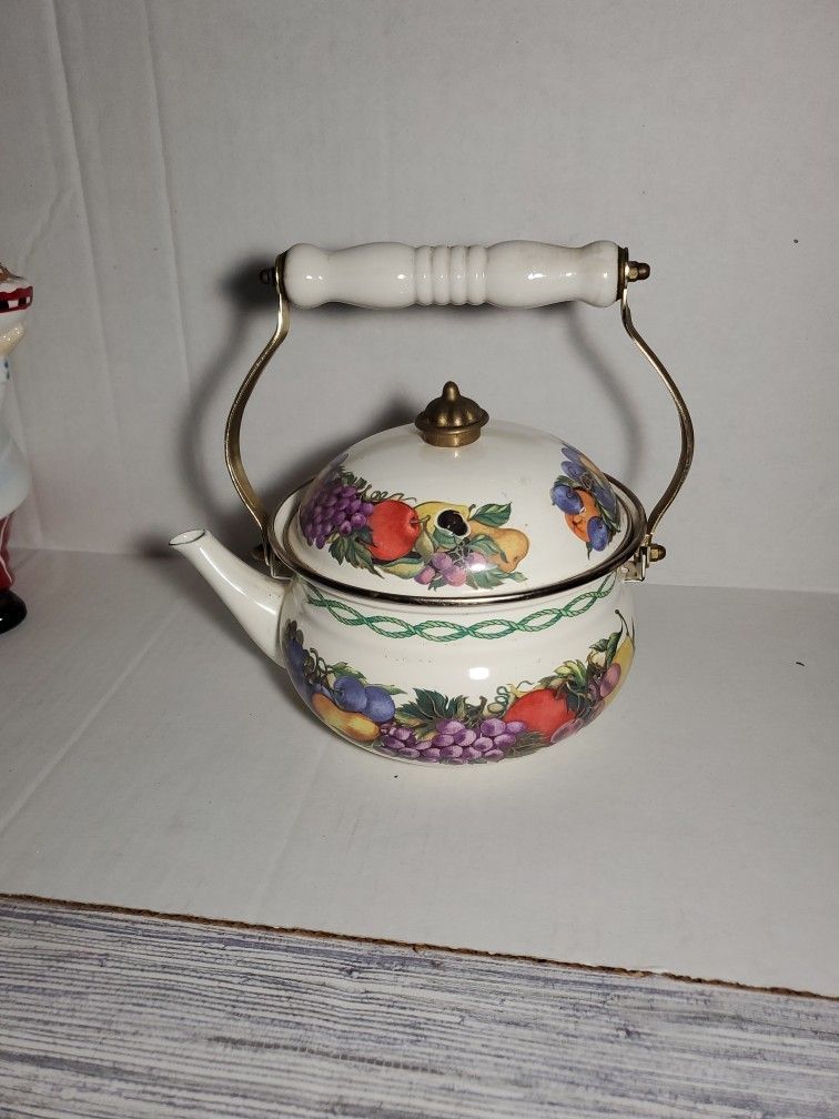 Vintage Tea Kettle In Good Condition