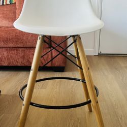 Jordan Bar and Counter Stools 