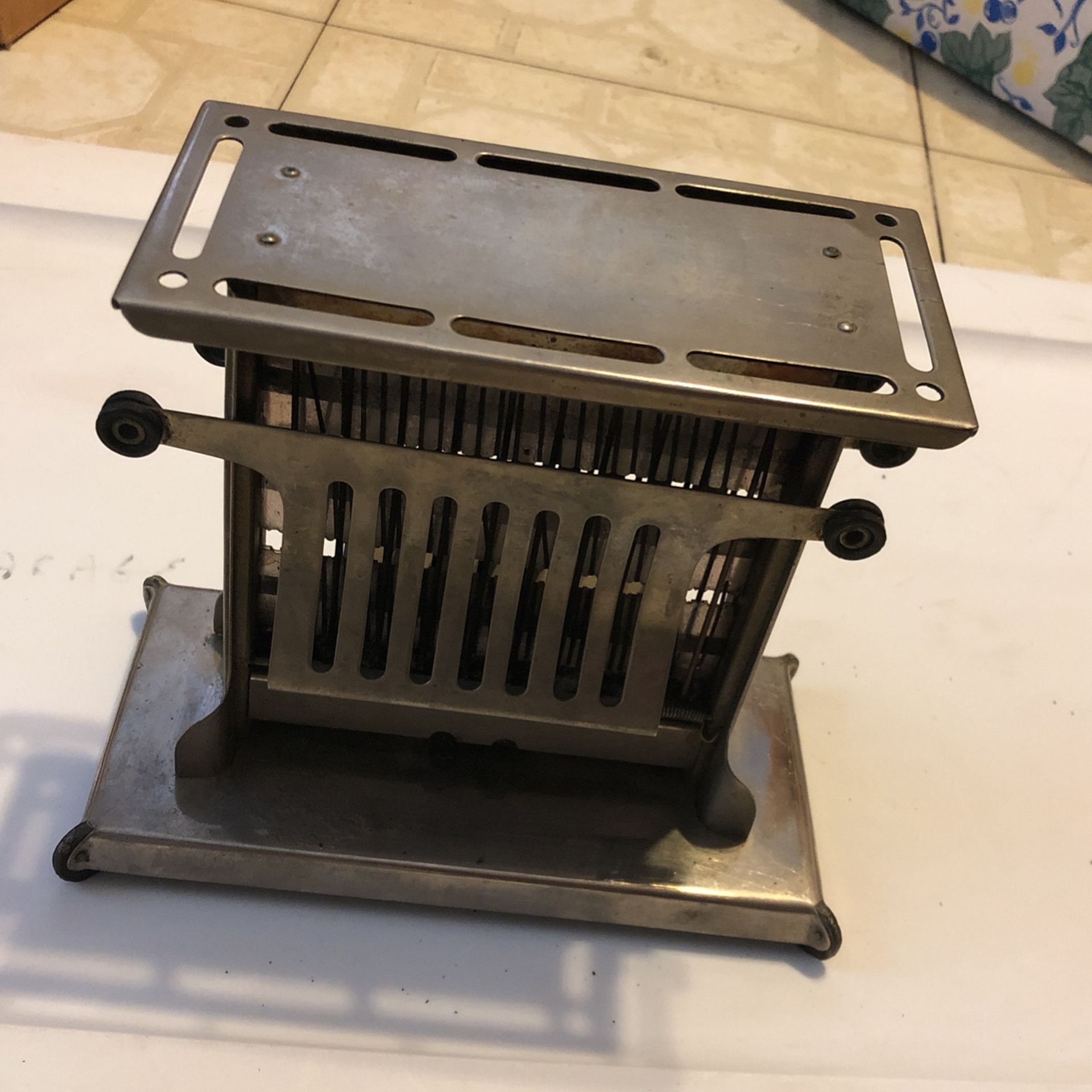 Antique 1920’s Universal Toaster, No Cord