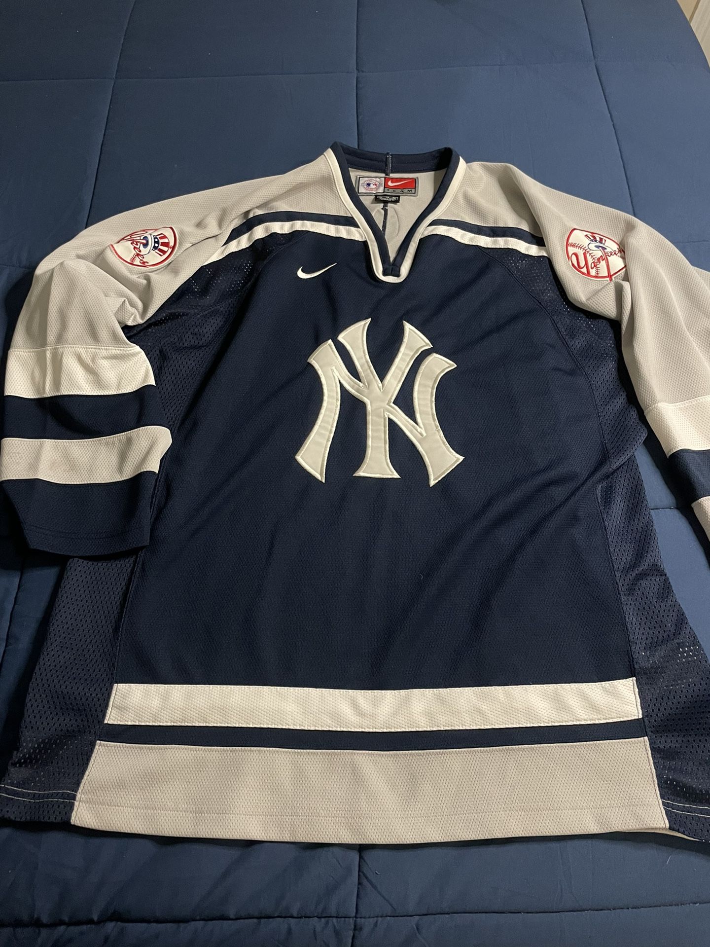 Vintage 90’s Nike New York Yankees Nike hockey Jersey Size XL