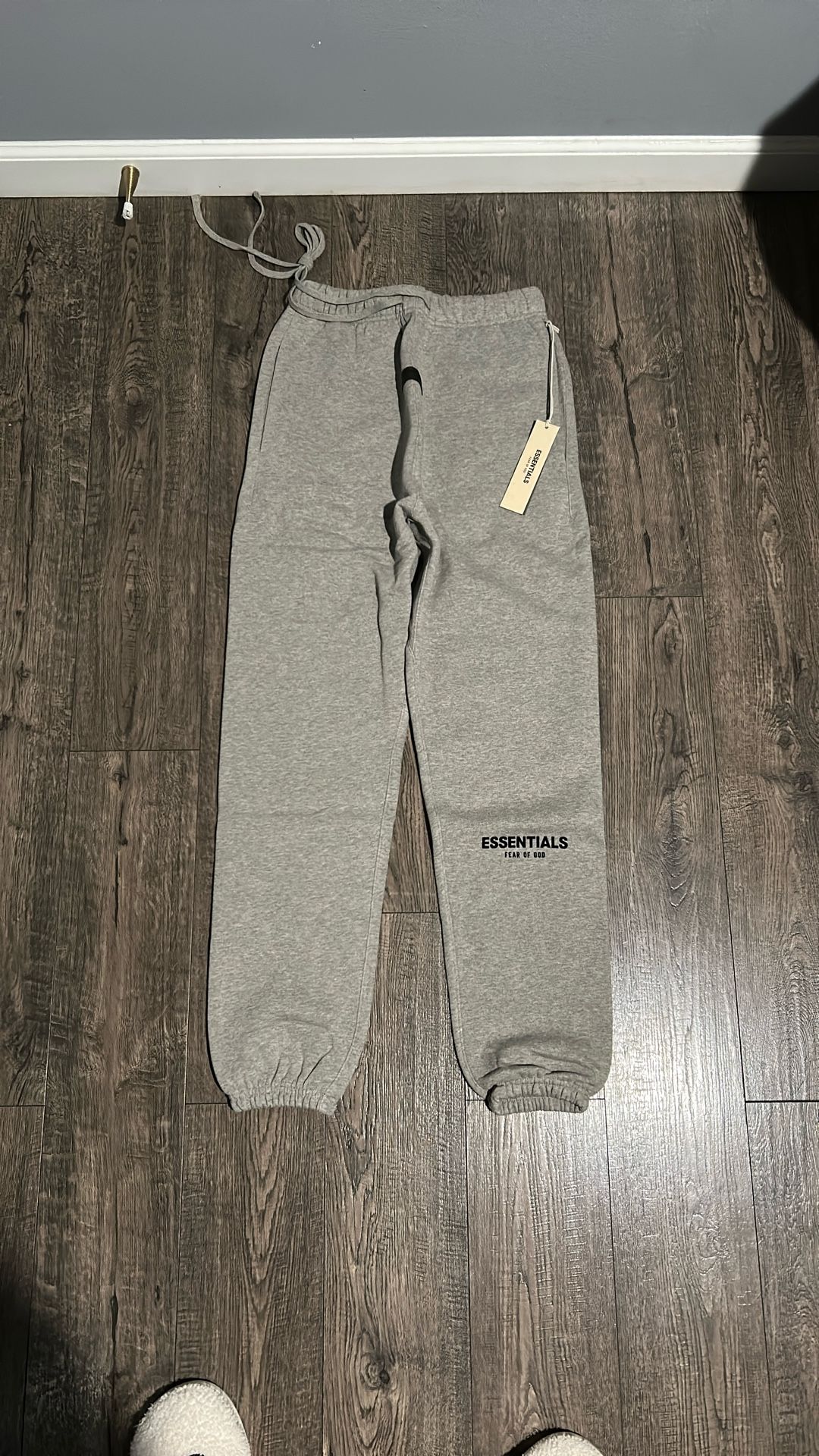Essential sweats cuffed 