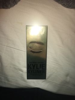 Kylie Jenner kyliner in bronze