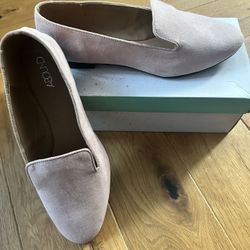 ** NEVER WORN ** Blush pink faux suede flats