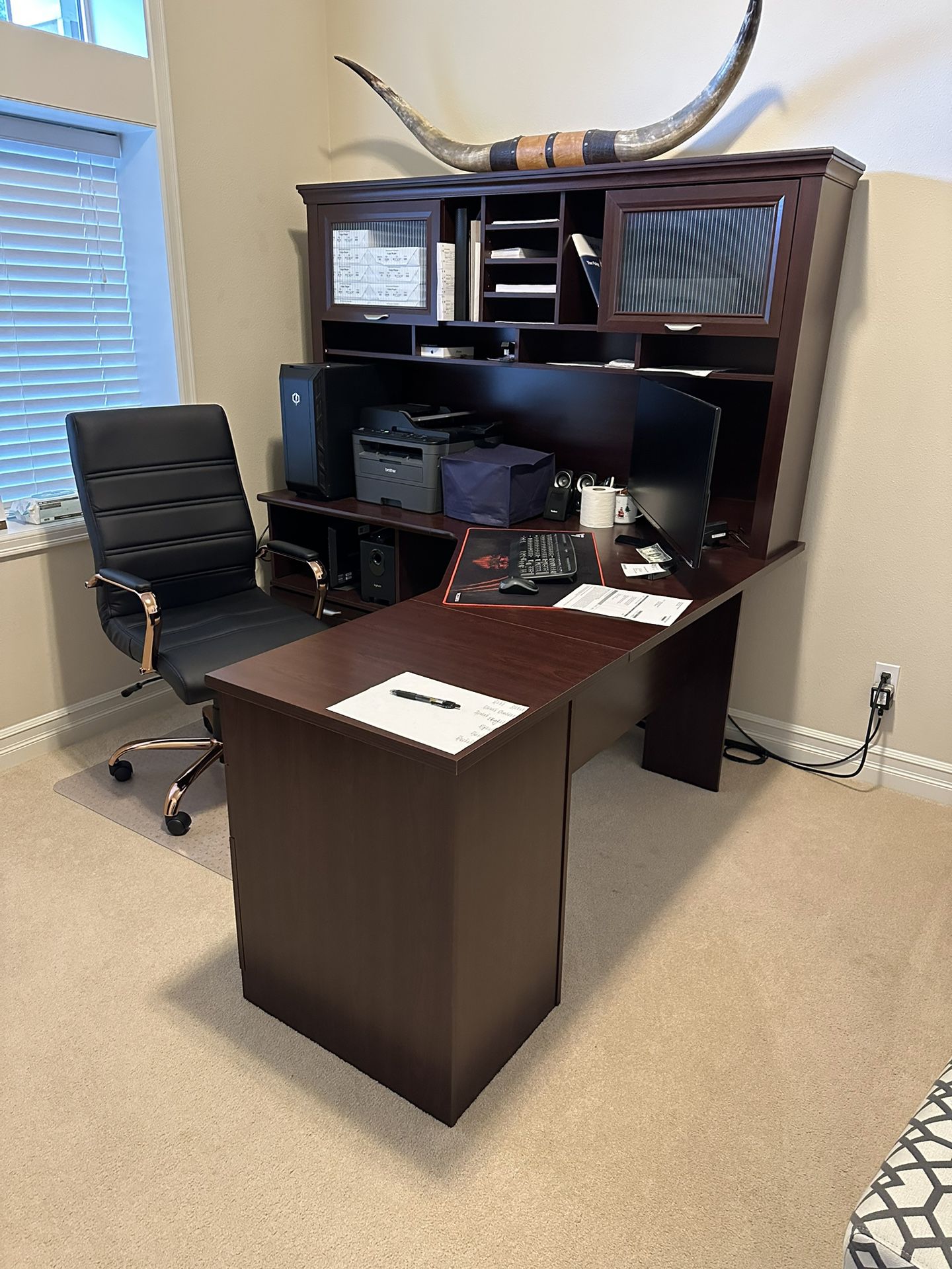 Executive L-Shaped Desk With Hutch
