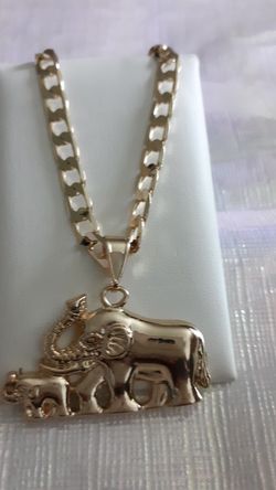Lucky elephant with chain in gold plate