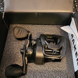 Svivlo RIGHT handed casting Reel