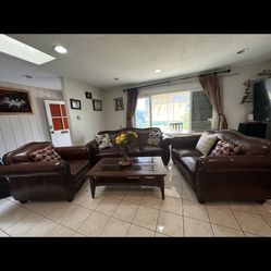 New Couch With Middle Table