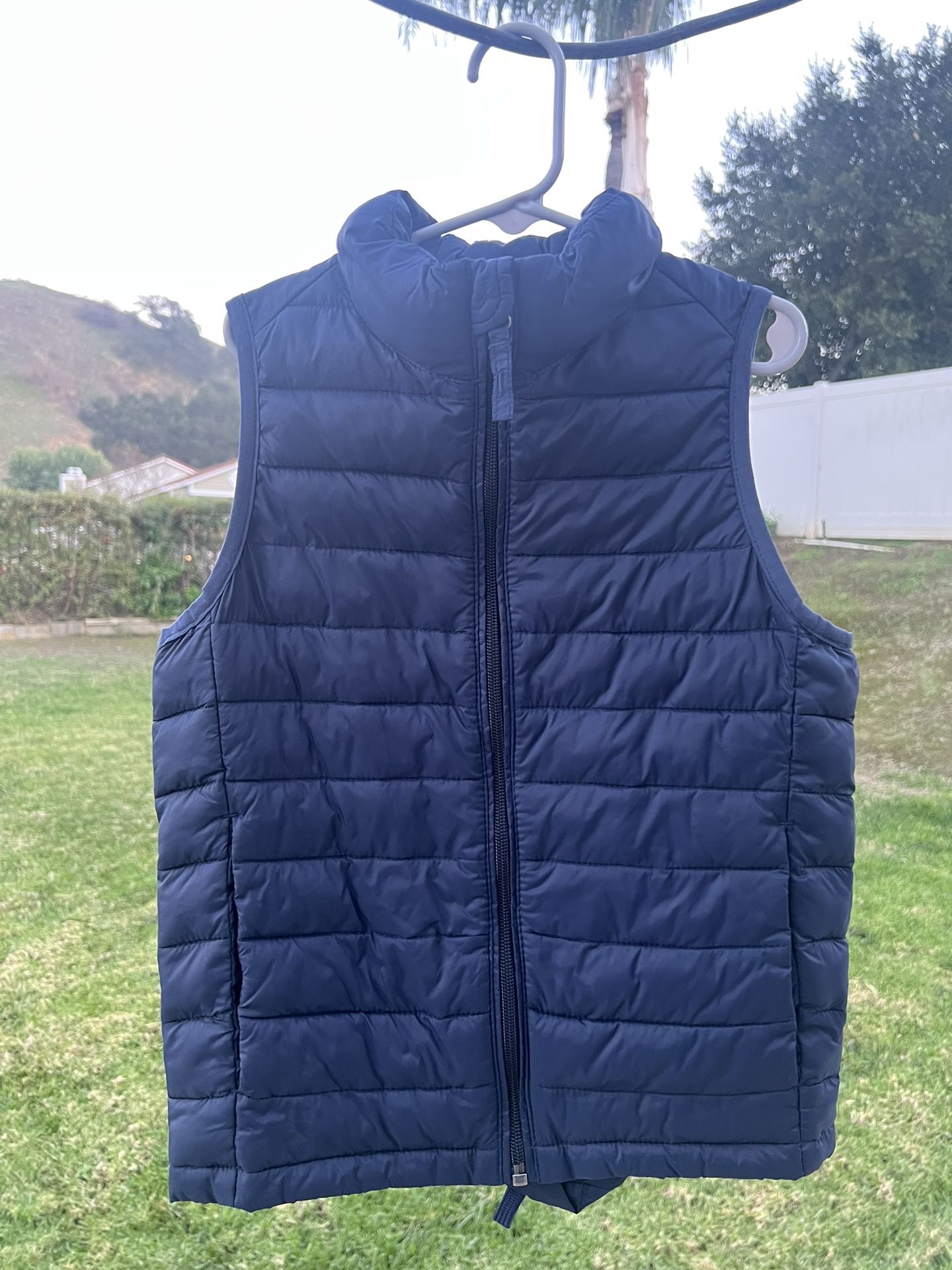 Amazon Essentials Boys Sz M (6/7) NAVY Lightweight Water-Resistant Packable Hooded Puffer Vest Sz M NAVY