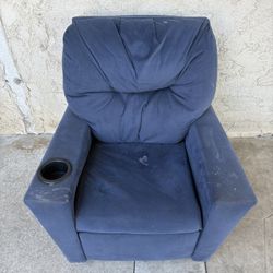 FREE/GRATIS: Blue Kids' Recliner