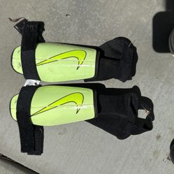 Nike Chin Guards kids small
