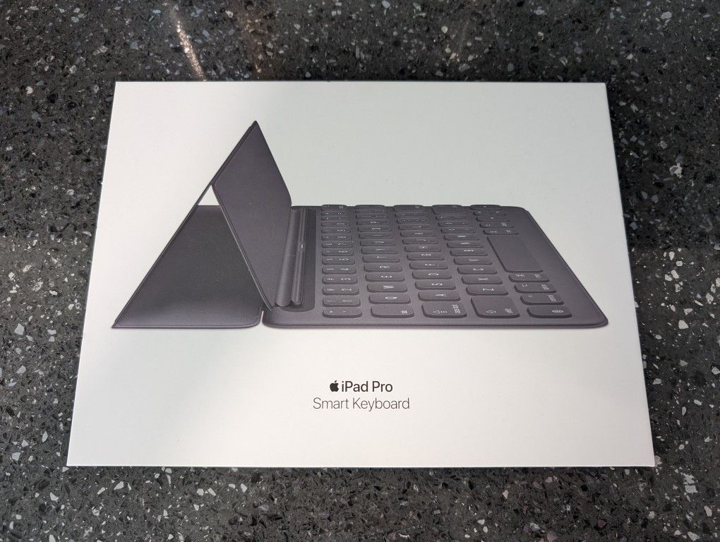 iPad Pro (10.5-inch) Smart Keyboard MPTL2LL/A (Charcoal Grey)