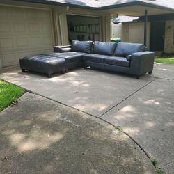 Black sectional Gently Used