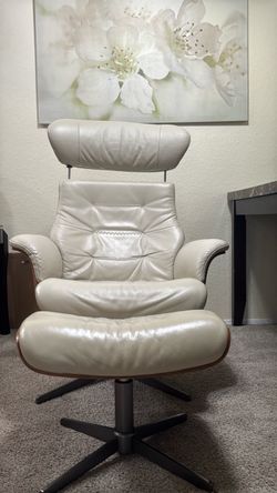 Armchair with Adjustable Headrest | Solid | Adjustable Headrests |