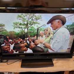 32 Inch DYNEX HD LCD TV