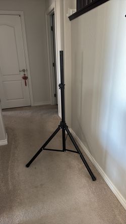 Speaker stand