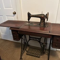 Antique Pedal Sewing Marchine 