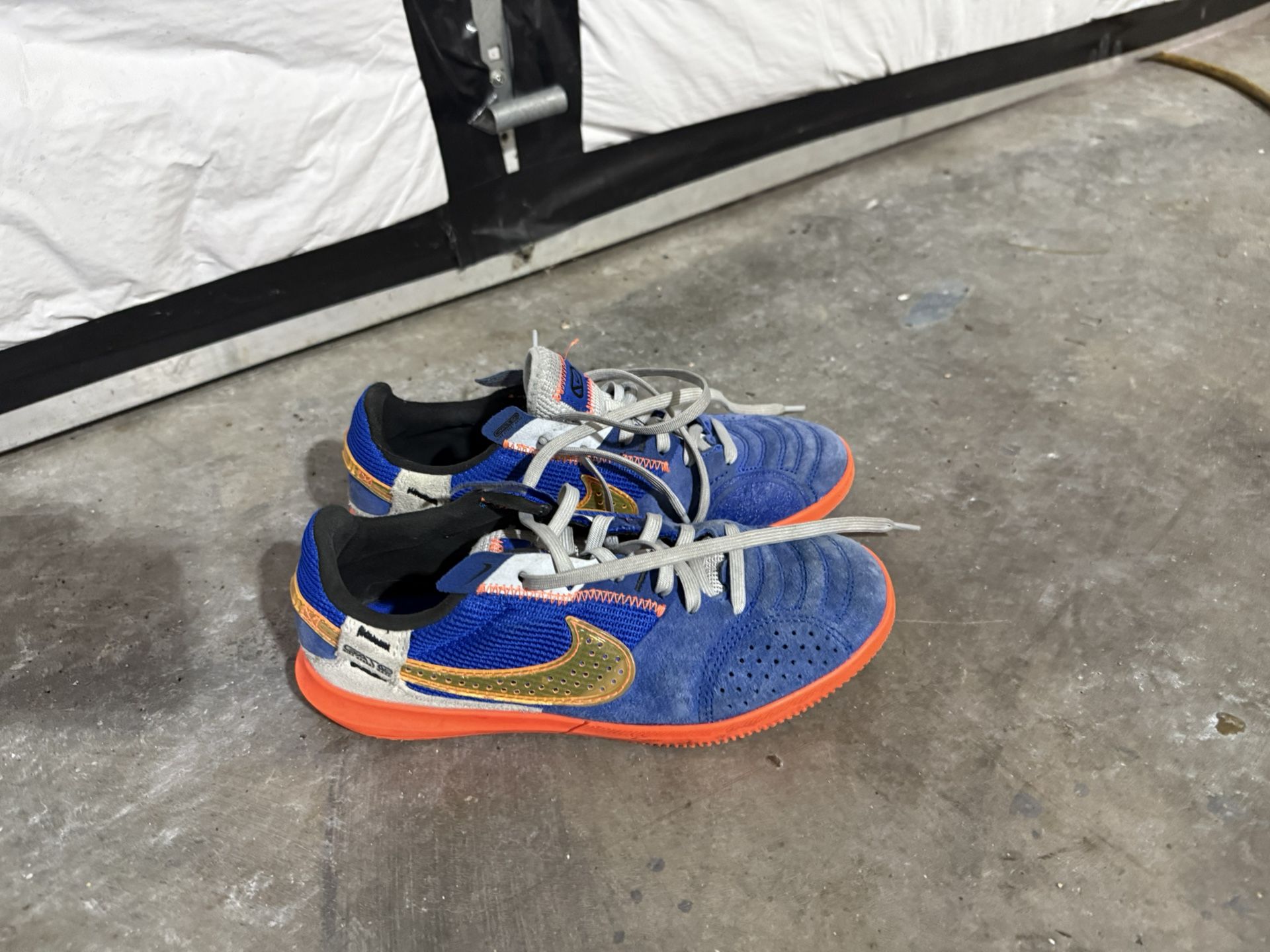 Nike Indoor Soccer Cleats Size 3Y