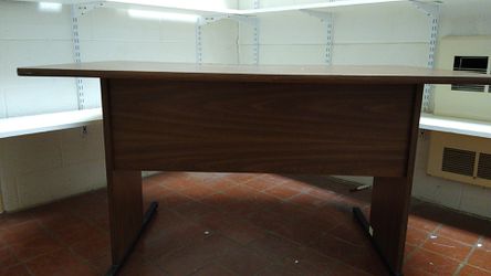 4' Cantilever Desk with Knee Board