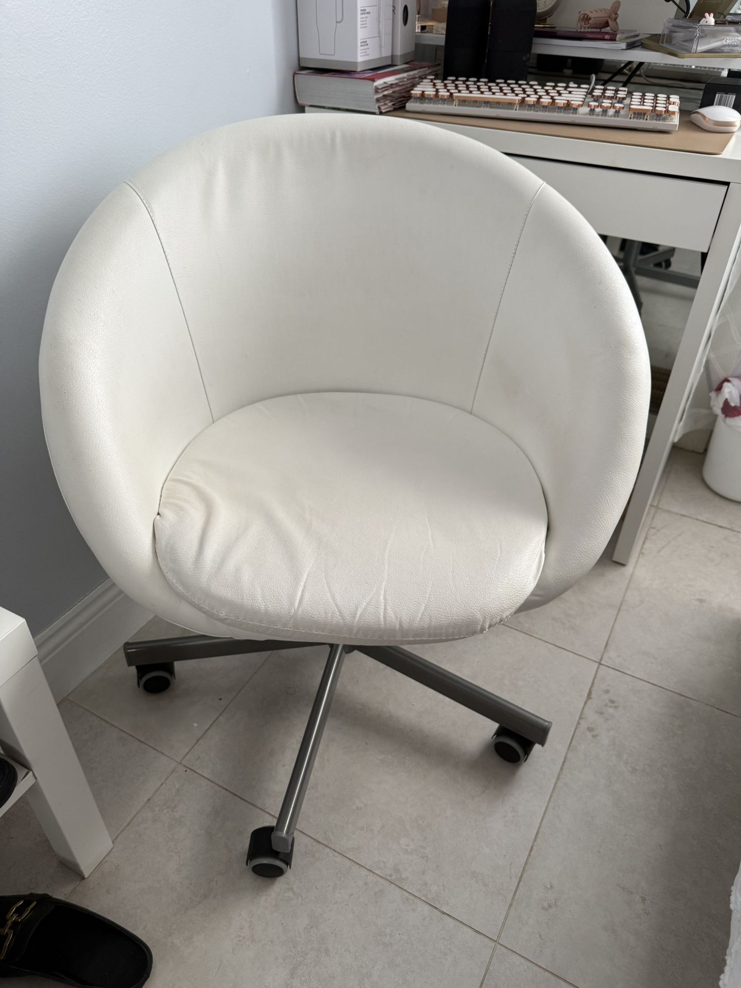 OFFICE CHAIR