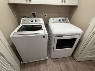 GE washer and gas dryer set