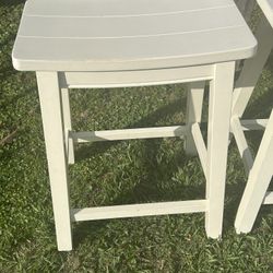 SET OF BARSTOOLS 