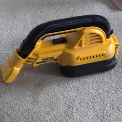 DeWALT 1/2 Gallon Cordless Wet/Dry Vacuum