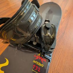 Snowboard 132, bindings and size 6 boots