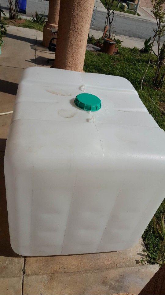 275 Gallon Plastic Water Tank $85 Each Serious Buyers