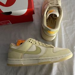WMNS Nike Dunk Low Muslin Team Gold FZ2552-100 Size 8.5 Sneakers