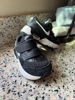 Toddlers  pair of shoes nike size 6