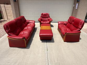 Like New! Ekornes Stressless High Back Eldorado Living Room Set, Copenhagen