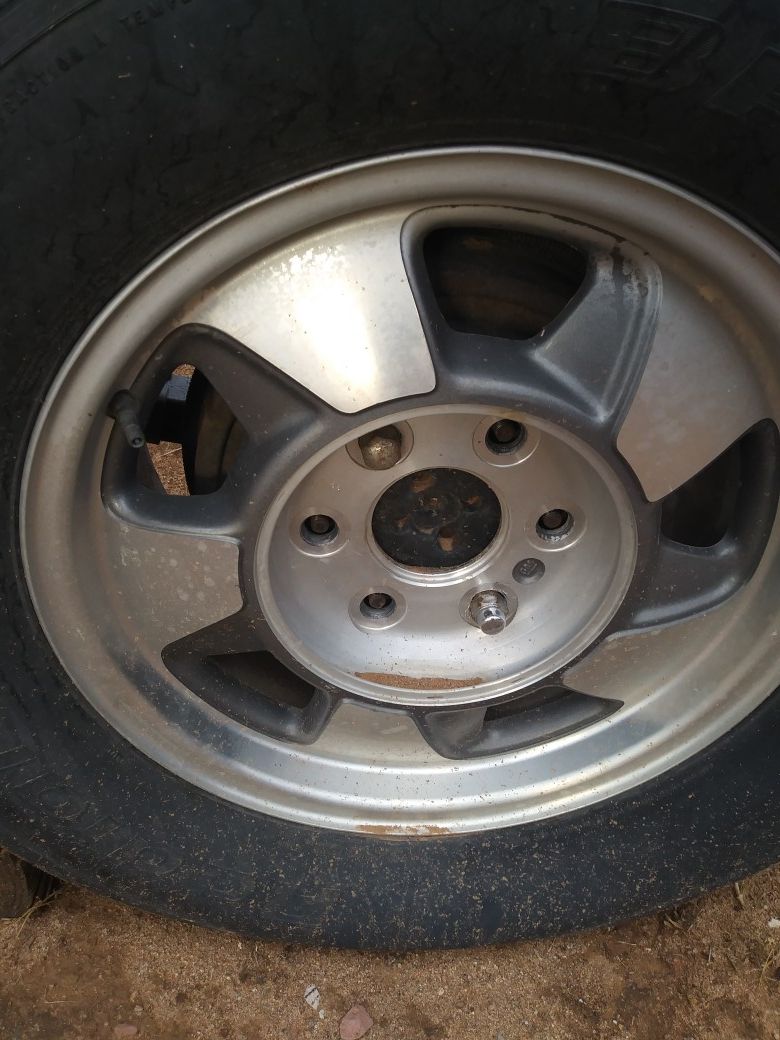 Set of Chevy rims 6 lug